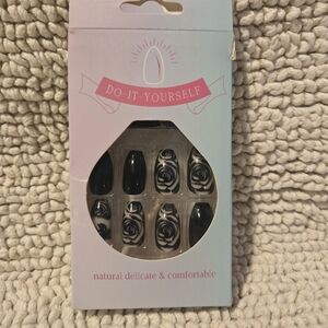 Black & White Rose Press-On Nails - Do-It-Yourself Set